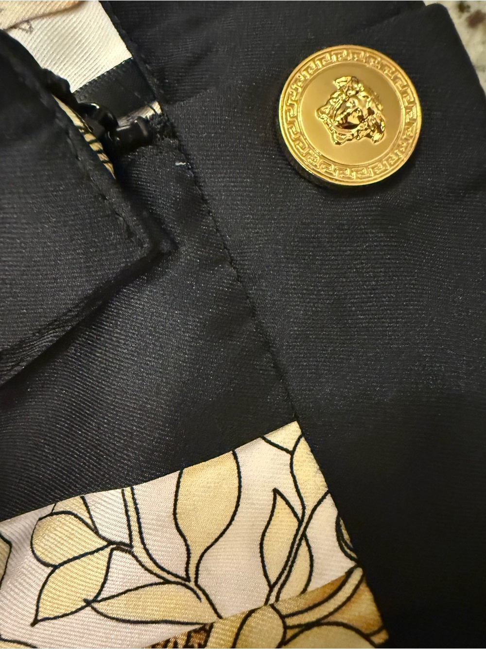 Versace - Picture 3 of 4